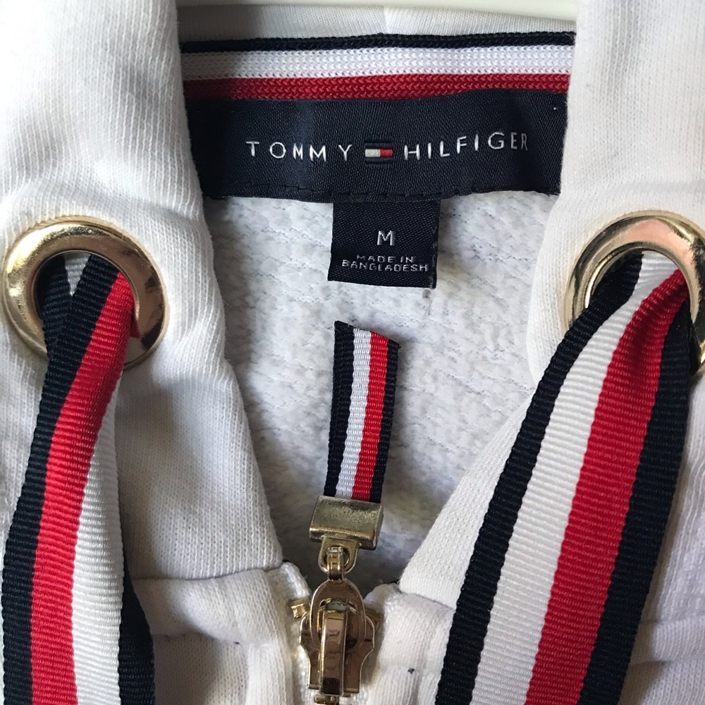 Tommy Hilfiger zip up sweater 🤍